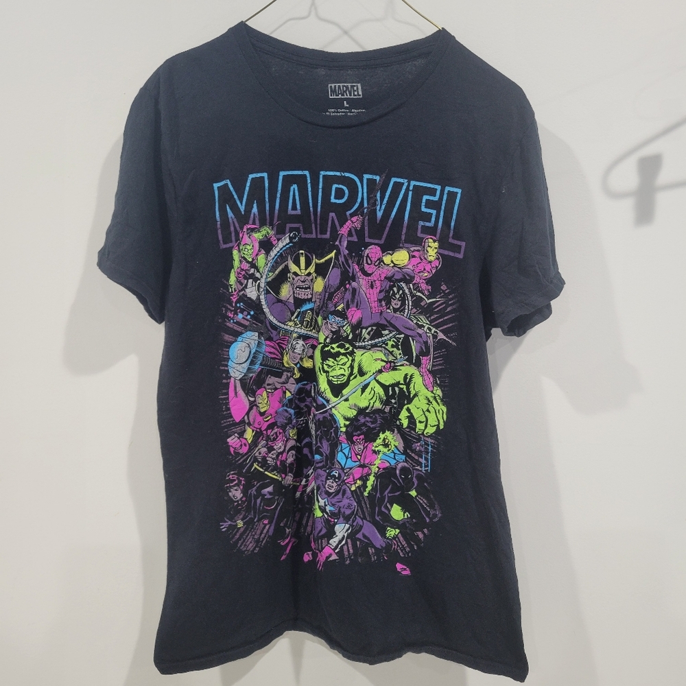 Marvel Black Short Sleeve Tee with Vibrant Graphic / Boy Size L / Men Size S